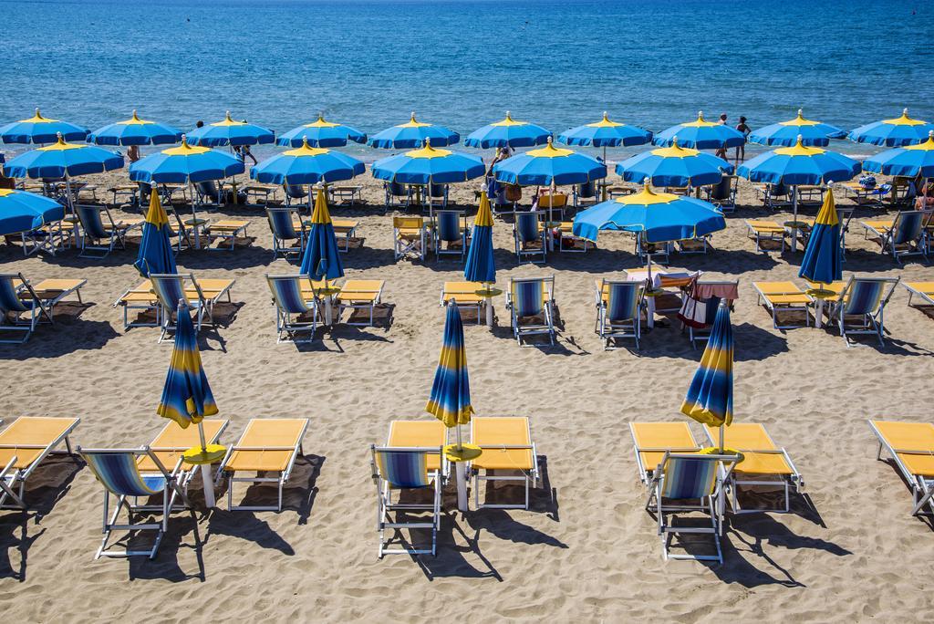 Hotel Ristorante Meson Feliz Террачина Экстерьер фото