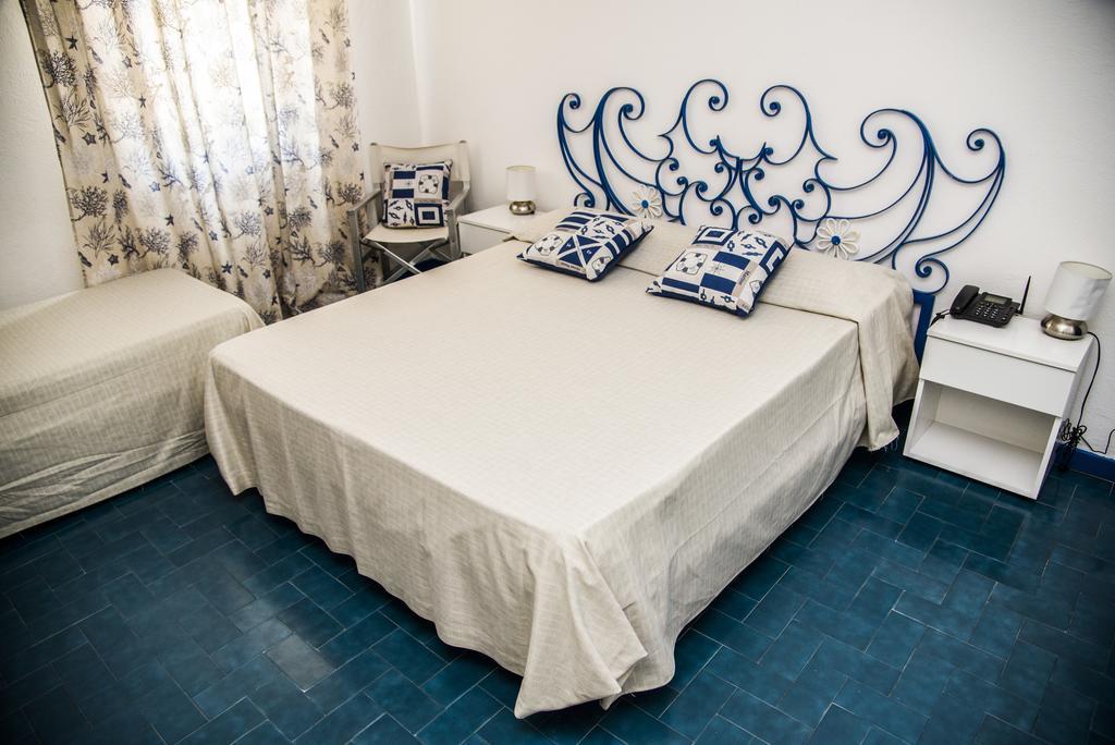 Hotel Ristorante Meson Feliz Террачина Экстерьер фото